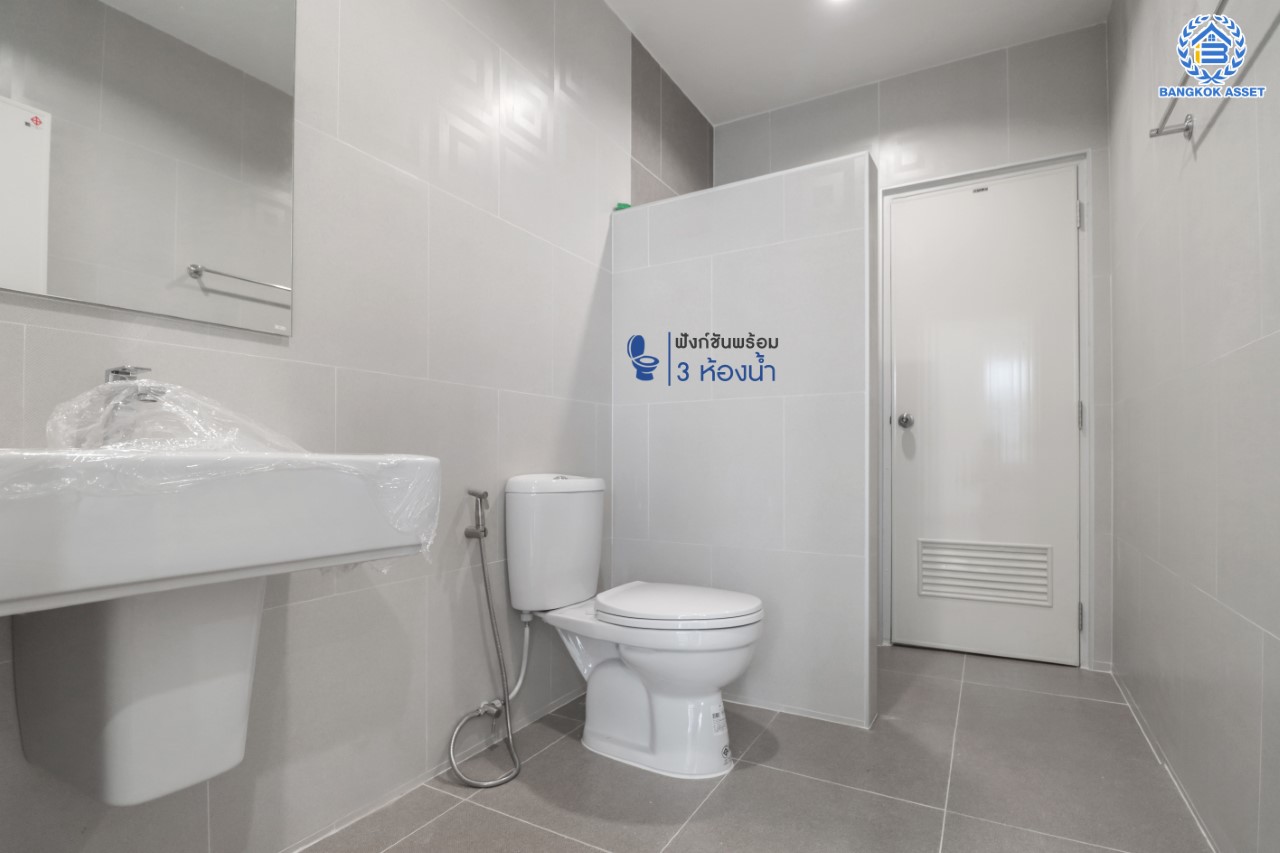 บ้านมือสองตกแต่งใหม่ ม.นนทรีเพลส พระราม5-นครอินทร์ ทาวน์โฮม 3 ชั้น เนื้อที่ 19.5 ตร.ว. ฟังก์ชัน 3 ห้องนอน 3 ห้องน้ำ 2 ที่จอดรถ พร้อม Living Room กว้างขวาง เดินทางสะดวก เข้า-ออกได้หลายเส้นทาง ทั้ง ถ.ราชพฤกษ์ และ ถ.ติวานนท์ ใกล้ทางด่วน "ศรีรัช" และรถไฟฟ้า "สถานีแยกติวานนท์"